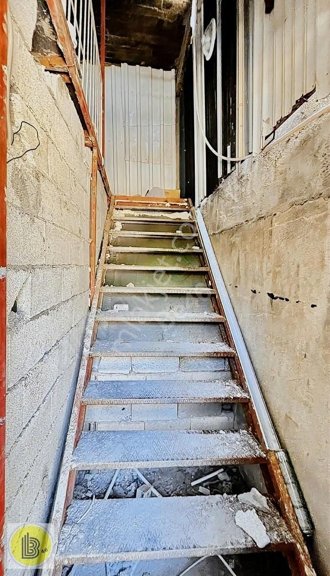Kiralık Geniş 2 Katlı 300 M2 İşyeri
