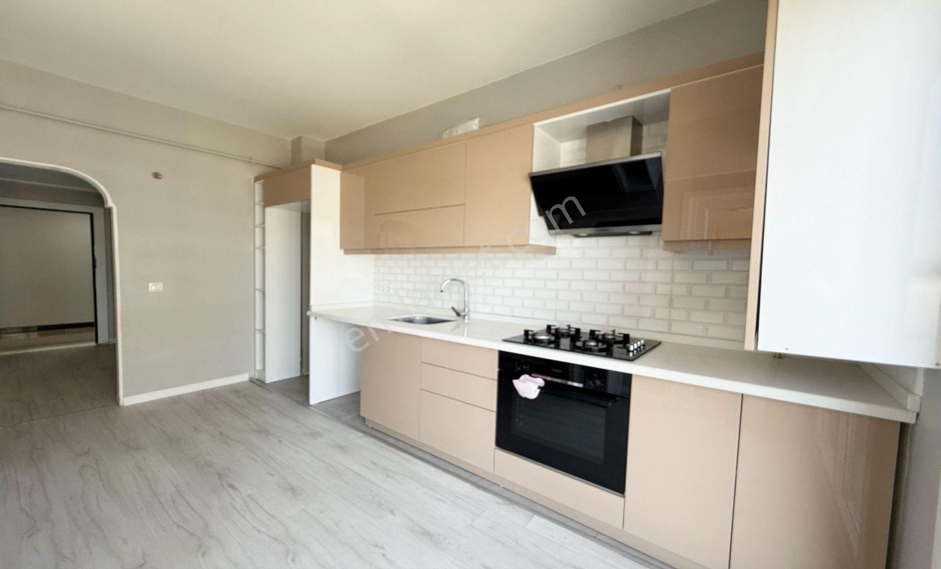 City Hill Eyüpsultan Mahallesinde Site İçinde Merkeze Metroya Komşu 2+1 Arakatt