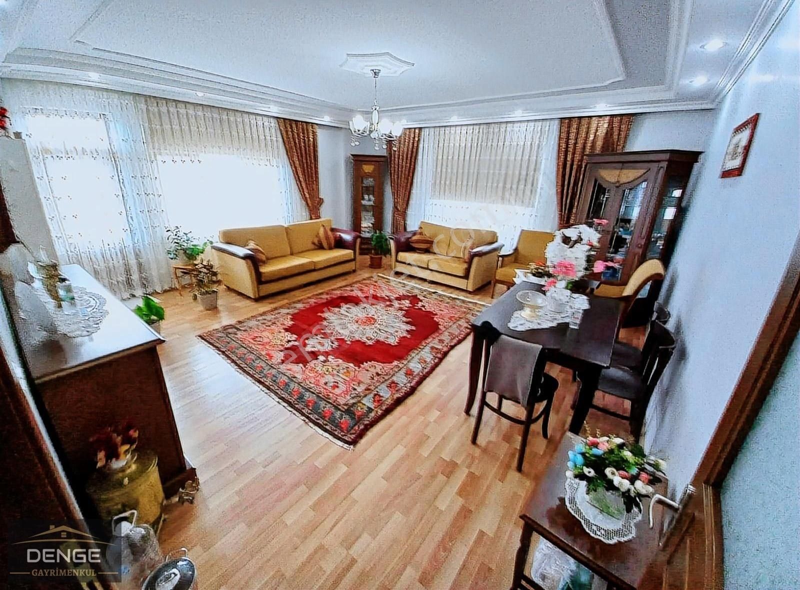 Darıca Merkezde, Çarşıda Geniş 3+1 Satılık Ara Kat Daire