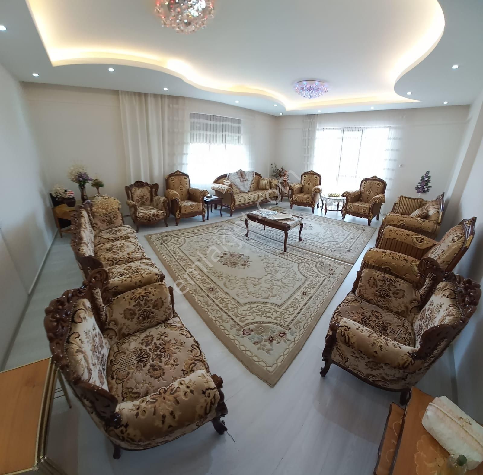 Lalebahçe Hatıp Caddesinde 200 Neti Olan Satılık 4+1 Daire