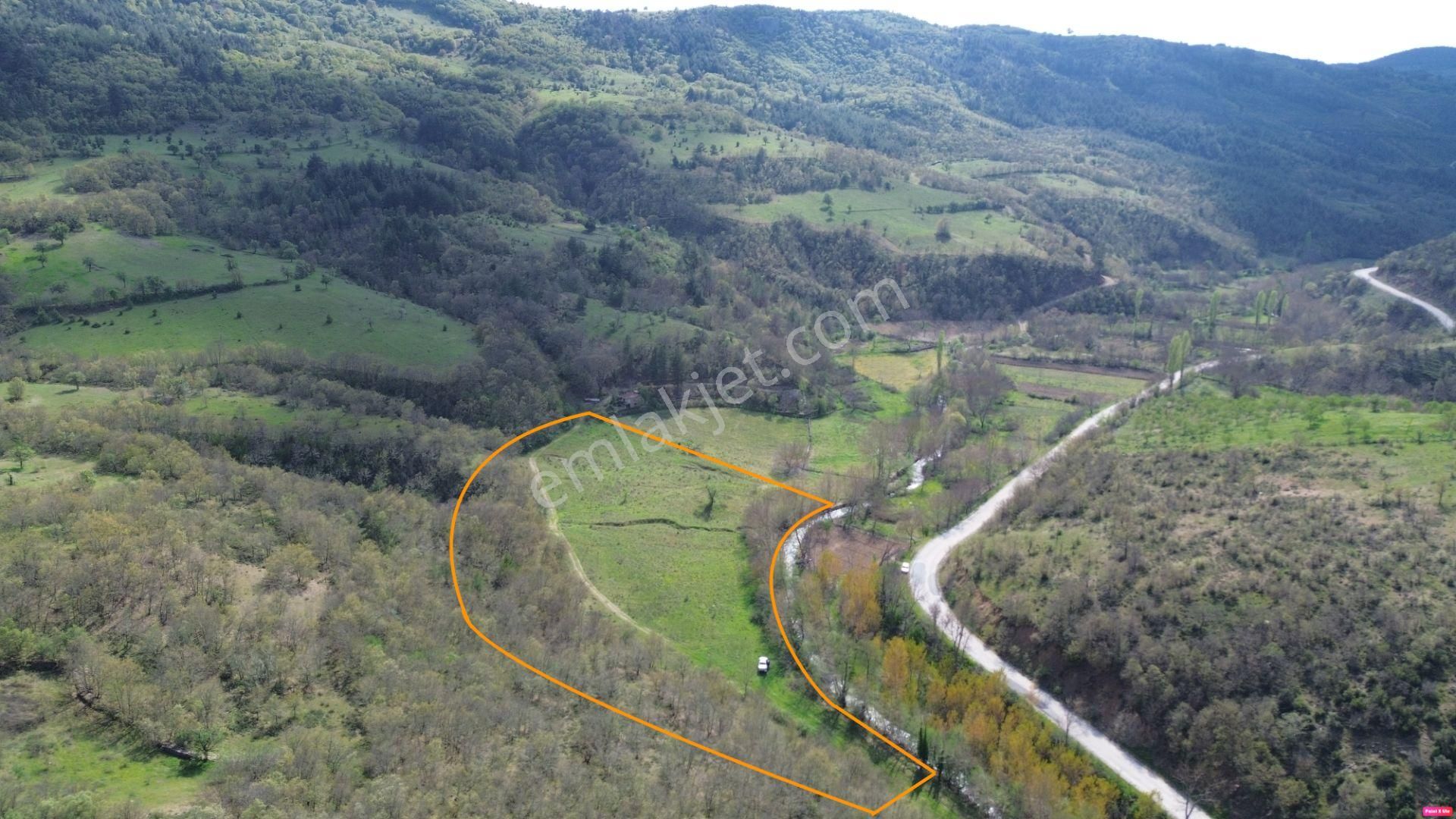 Sındırgı'da 25.414 M2 Dereye Cephe Asfaltın Kenarında Arazi