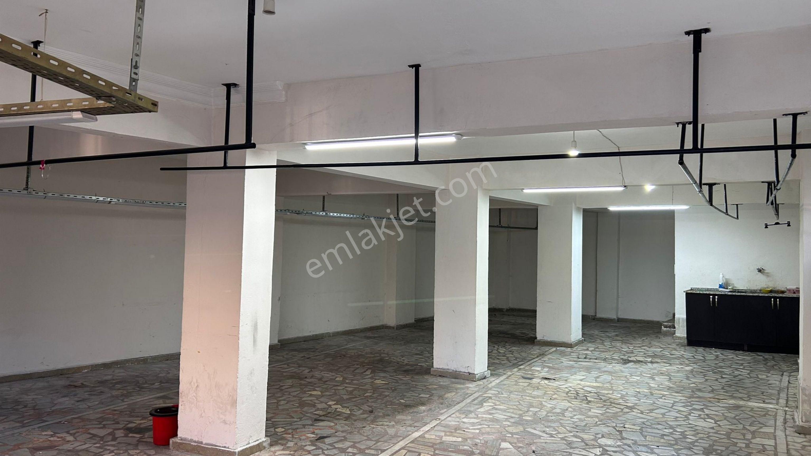Nurtepede Metroya 50 Metre Mesafede Kiralık Dükkan