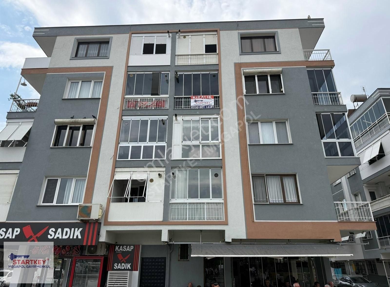 Çiğli Aktarma Merkezi'nde Kiralık 3+1 Daire