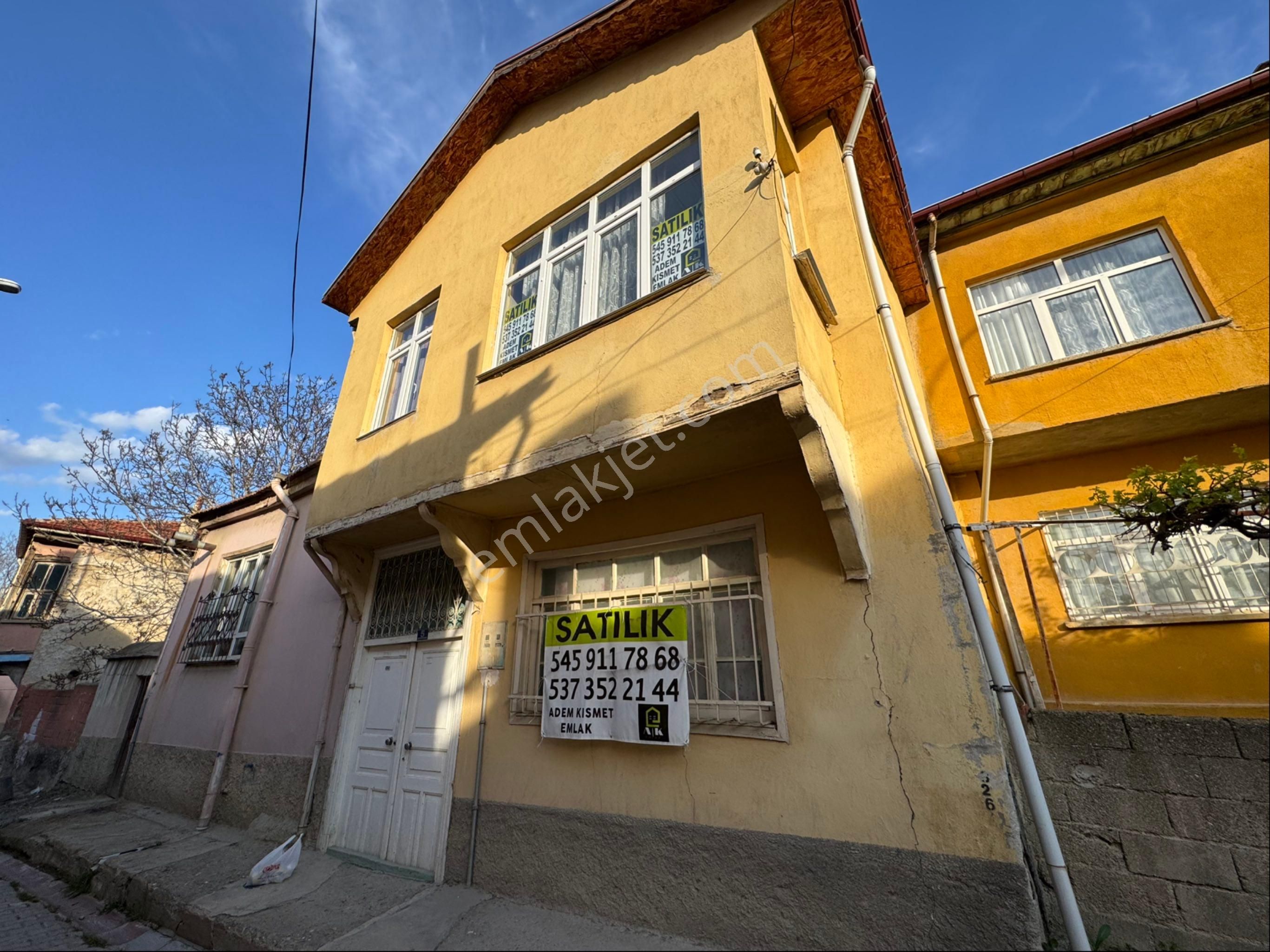 A-k Emlaktan Çarşı Merkezde 2 Katlı Geniş Müstakil Daire