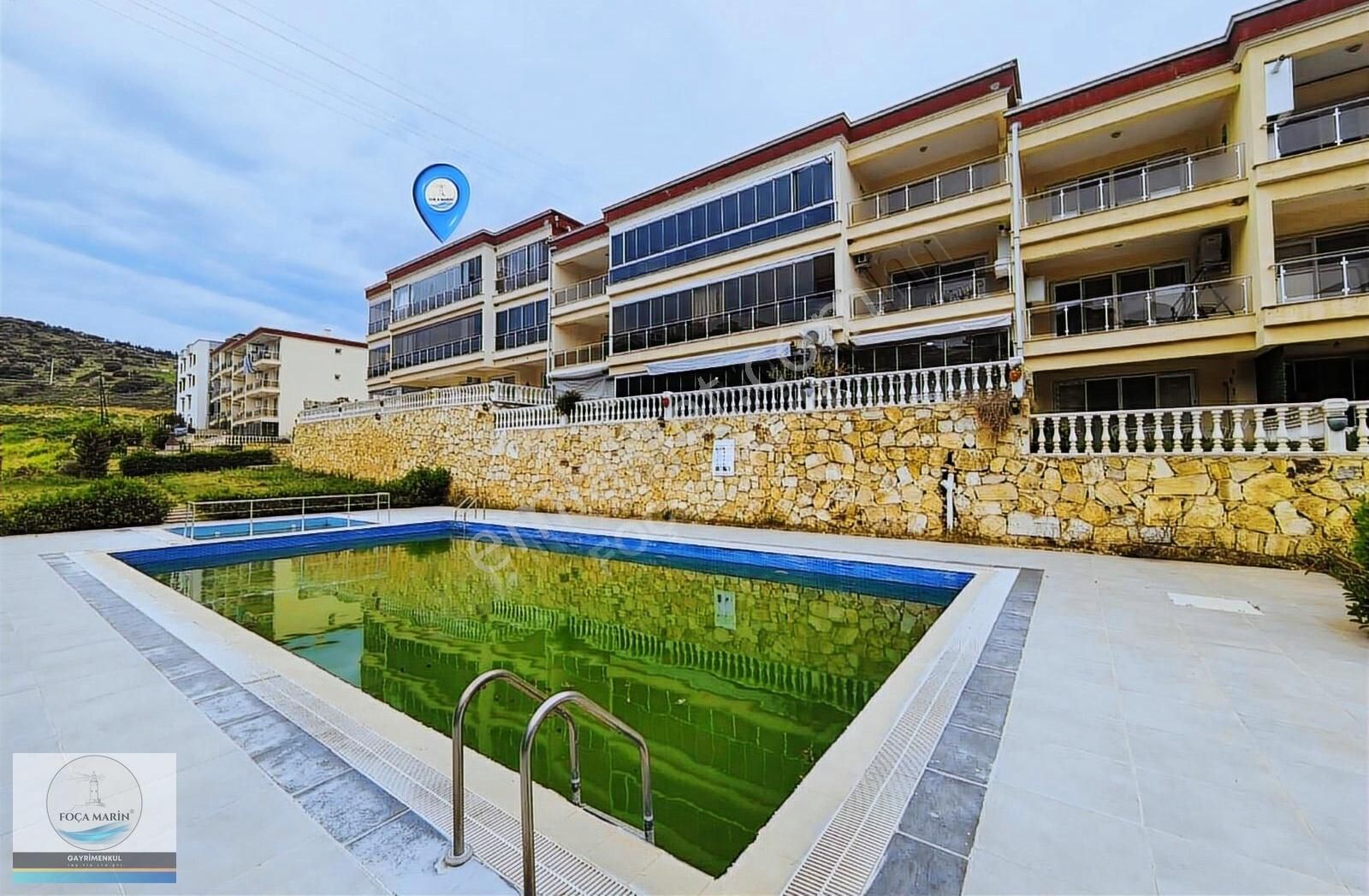 Yenifoça' Da Site İçinde 2+1 Havuza Cephe Satılık Daire