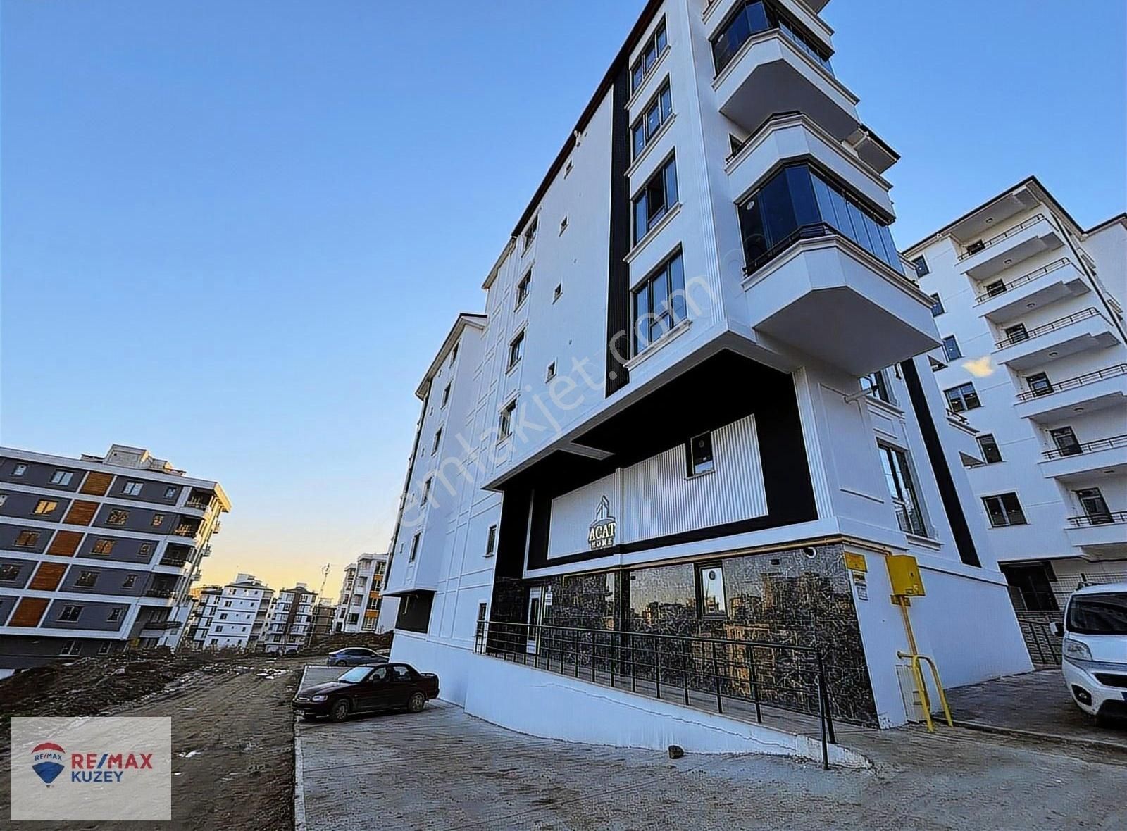 Remax Sabrı 'den Sıfır Eşyalı Denız Manzaralı Satılık 1+1 Daıre