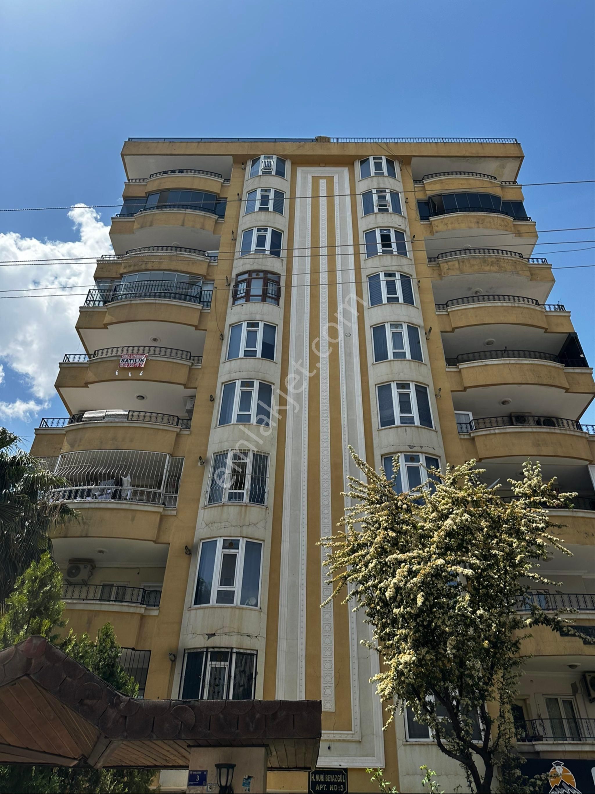 Kırmızı Gayrimenkulden Haliliye Yenişehir Mahallesinde Satılık 4+1 Geniş Daire