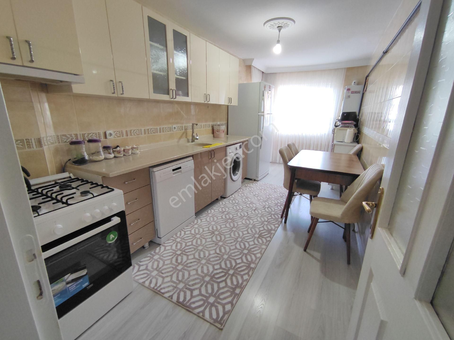 Hilal'den Başak Mah 3+1 Ara Kat Ön Cephe 130 M2 Çift Banyo Kiler
