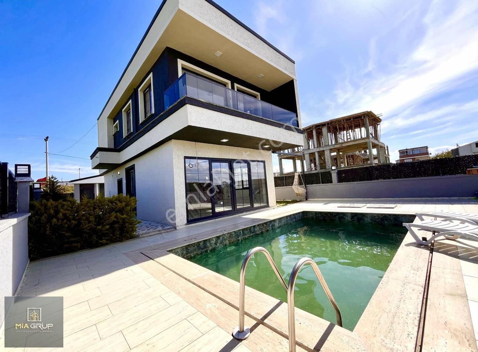 ▃▅▇mia Grup▇▅▃ 300 M2& Deniz Tarafında & Müstakil Havuzlu Villa!