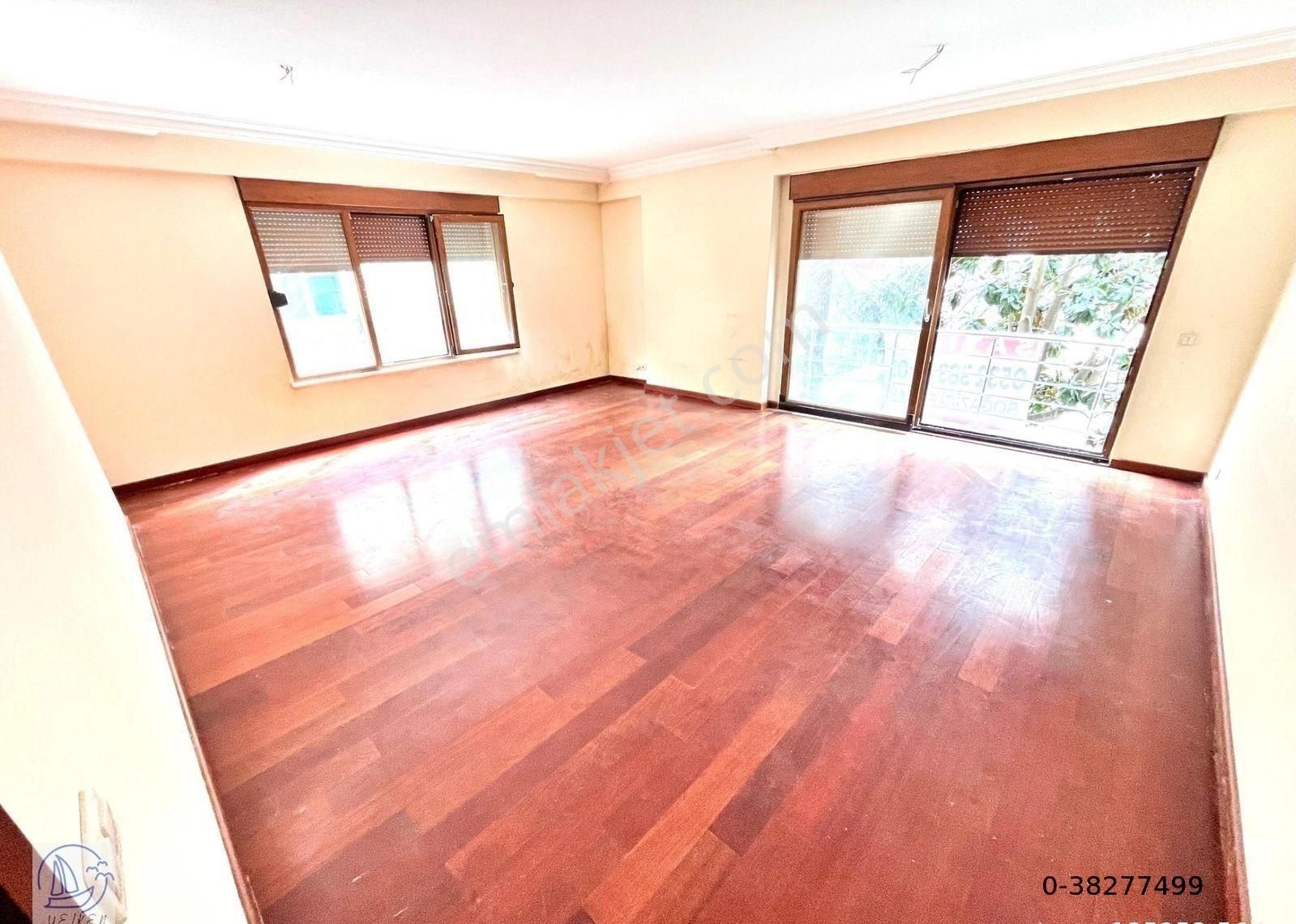 Yelken'den Erenköy Ömerpaşa'da Bağdata Yakın 4+1 180m2 Ebeveynli