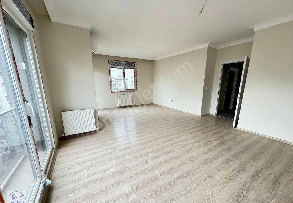 Yelken'den Erenköy'de 150m2 3+1 Balkonlu Giyinme Odalı Sıfır