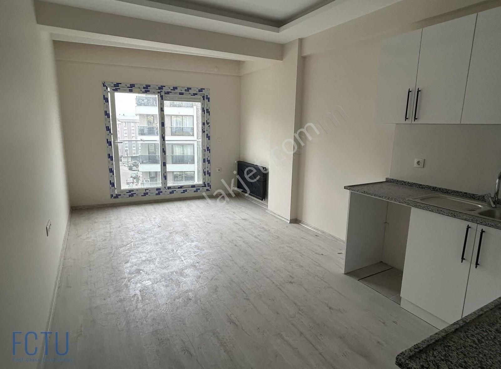Bornova'da Merkezi Konumda 1+1 Satılık Daire