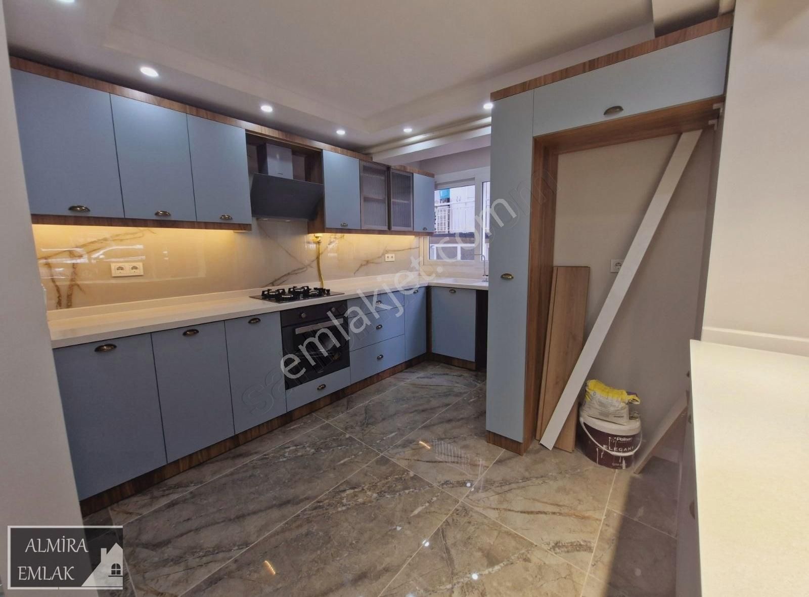 Susuzdede,de Cadde Üzeri 3+1 135m2 Full Bakımlı Ebeveyn Banyolu