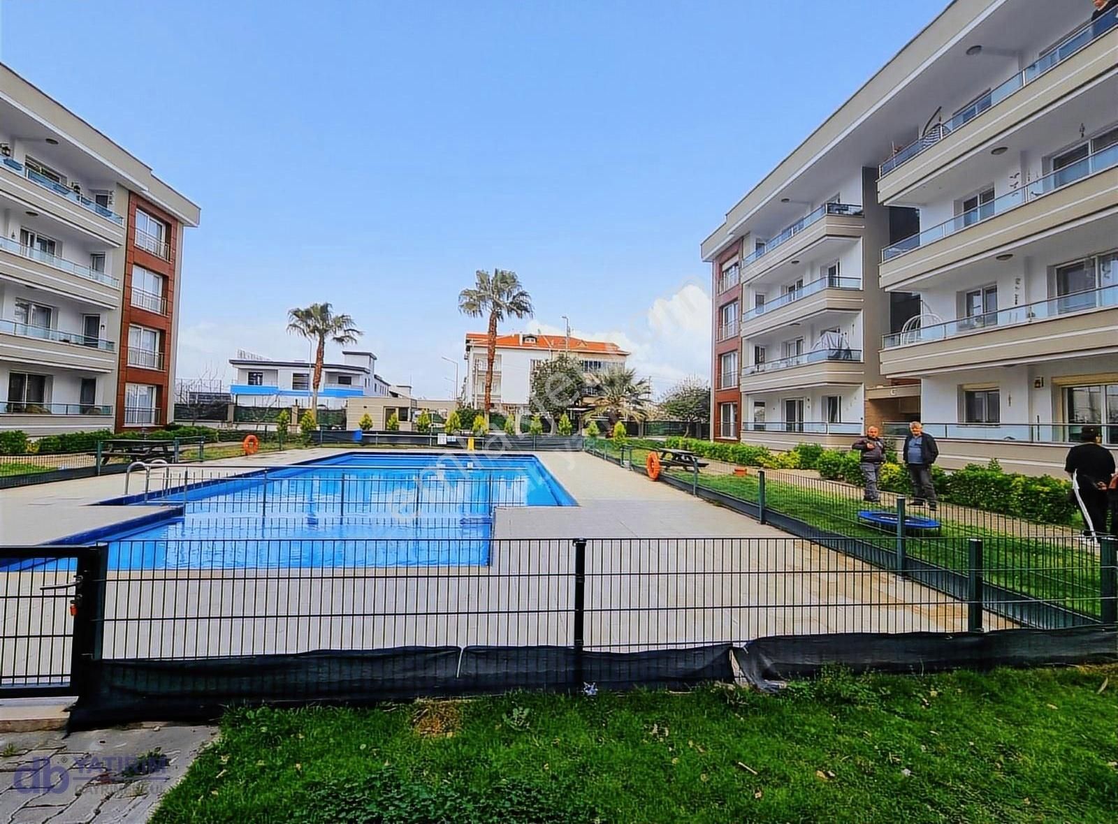 Menderes Kemalpaşa'da Havuzlu Site İçinde Satılık 3+1 Daire