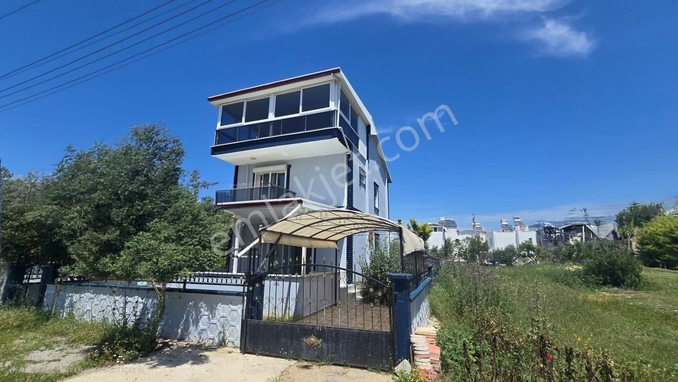 Didim'de Doğayla İç İçe, Ferah Ve Geniş Tripleks Müstakil Villa Plaja 700 Mt