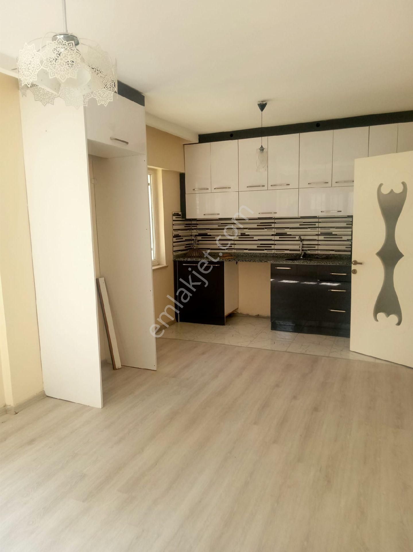 Denizli Gümüşler Gültepe Mahallesinde Satılık Trıpleks Villa