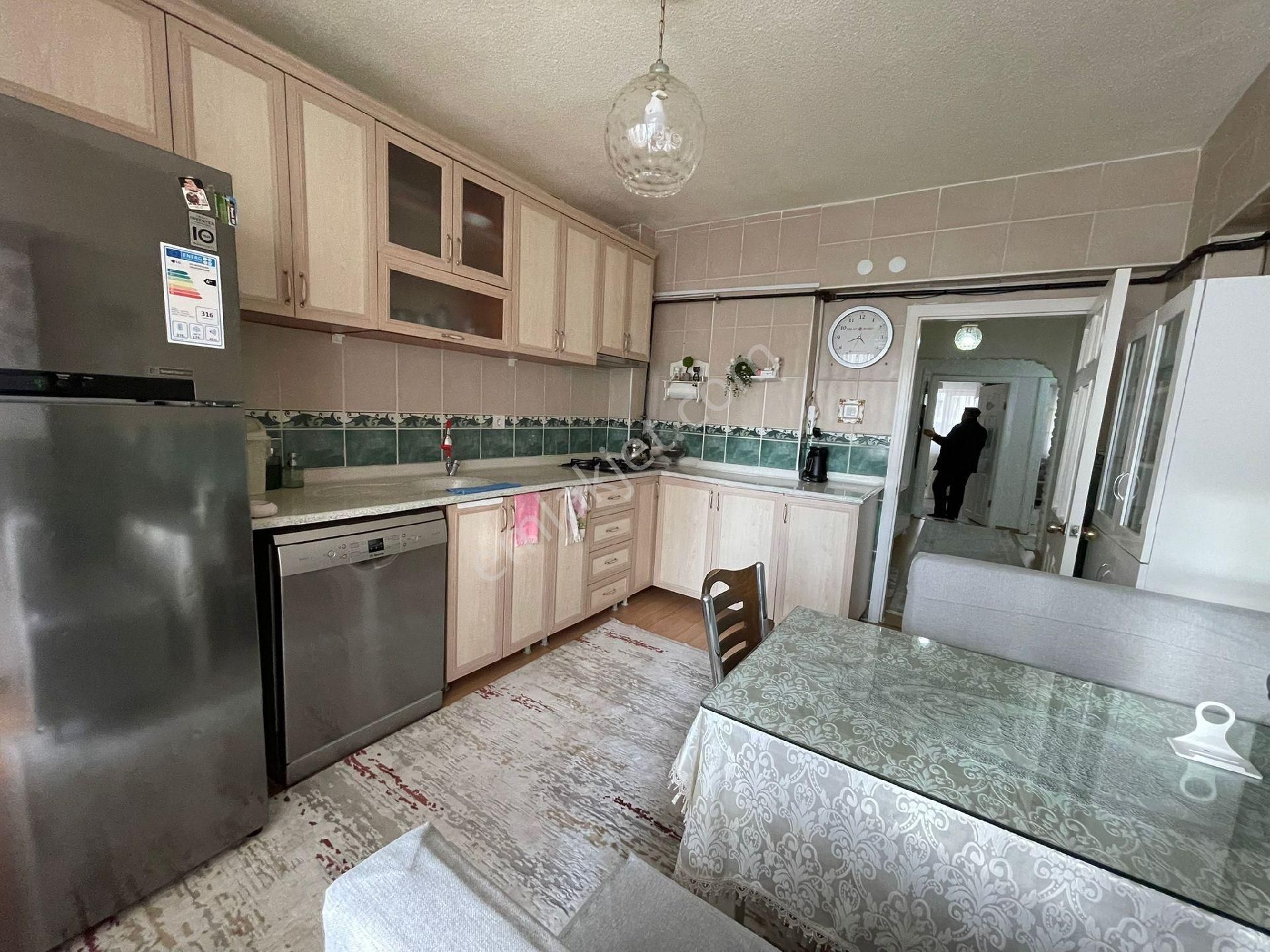 30 Ağustos Mah.de Stadyuma Yakın 3+1 Çok Geniş Satılık Daire