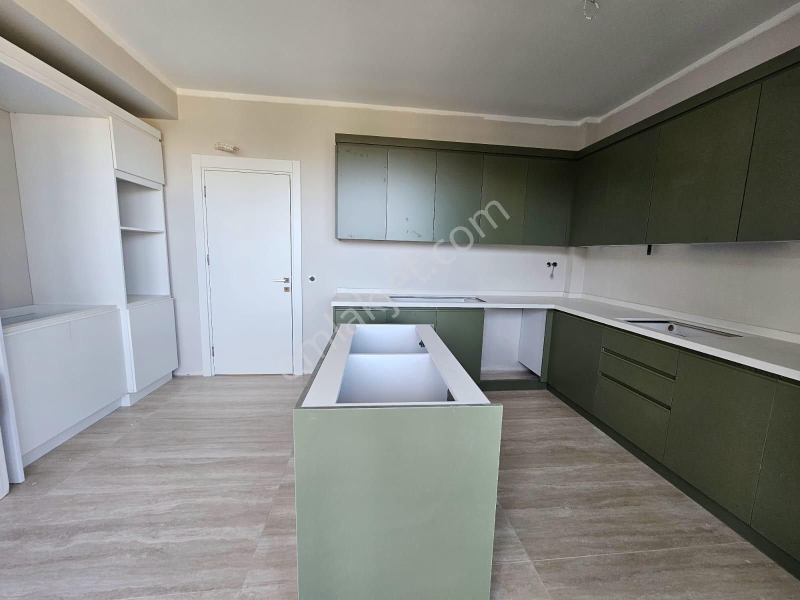 Karınca'dan Eski Mezitlide Peyzaj Harikası Ultra Lüx Satılık 3+1