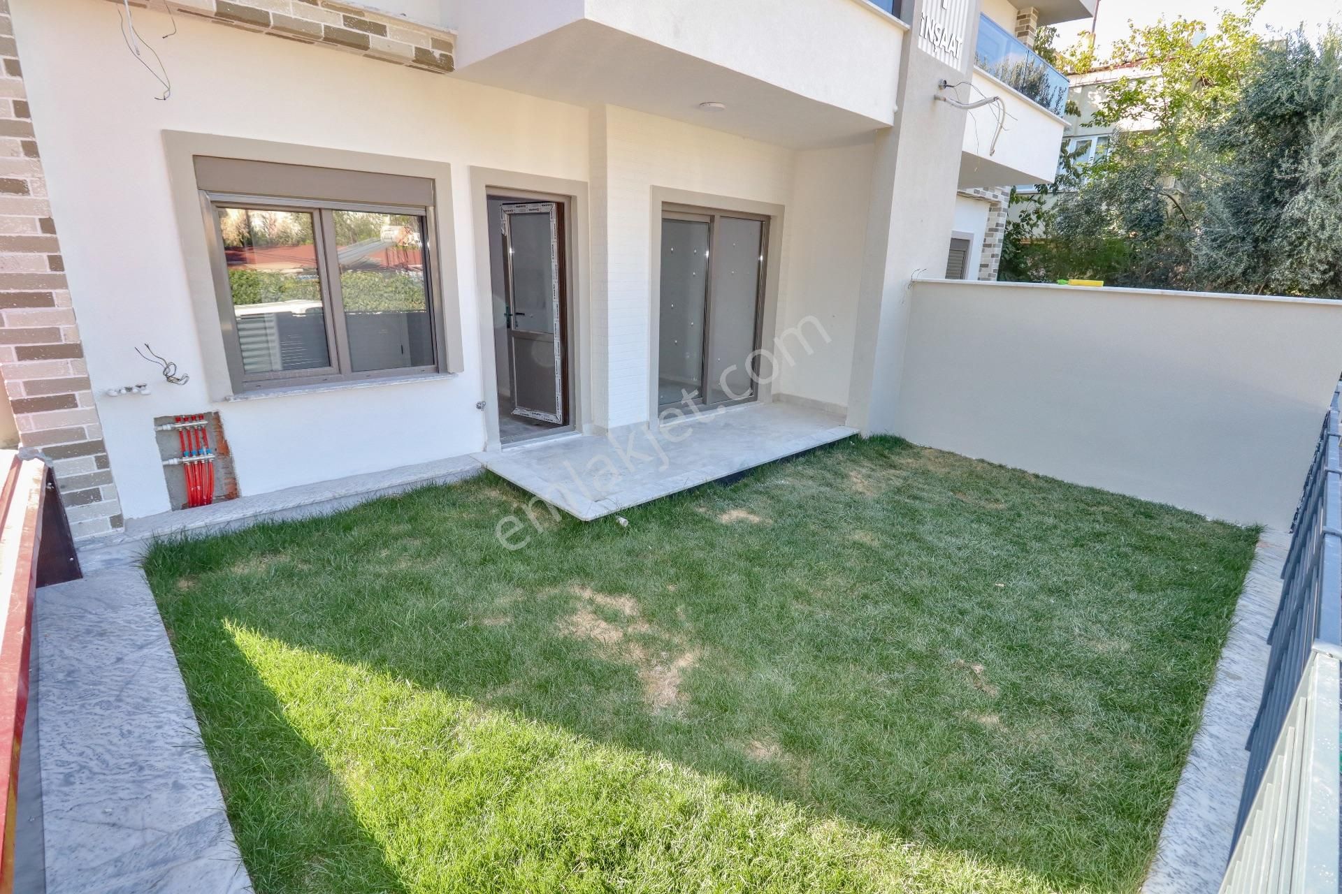 Altınoluk Merkezde Müstakil Bahçeli Otoparklı 2+1 Daire
