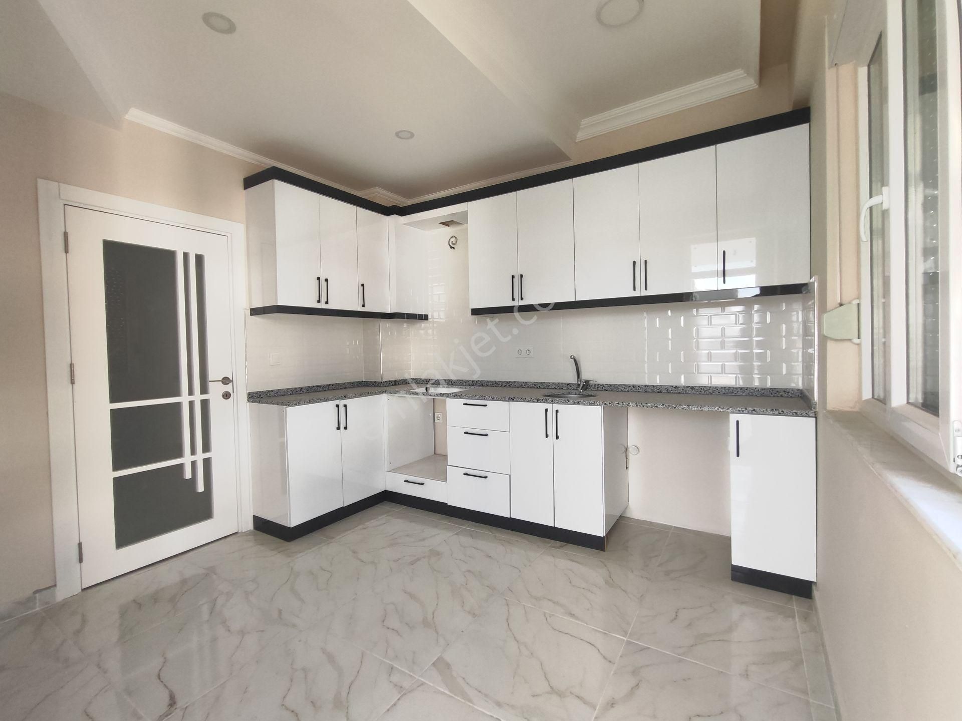 Antalya Çamlıbel Tramvaya Adım Mesafede Manzaralı Satılık 6+1 Dubleks Daire