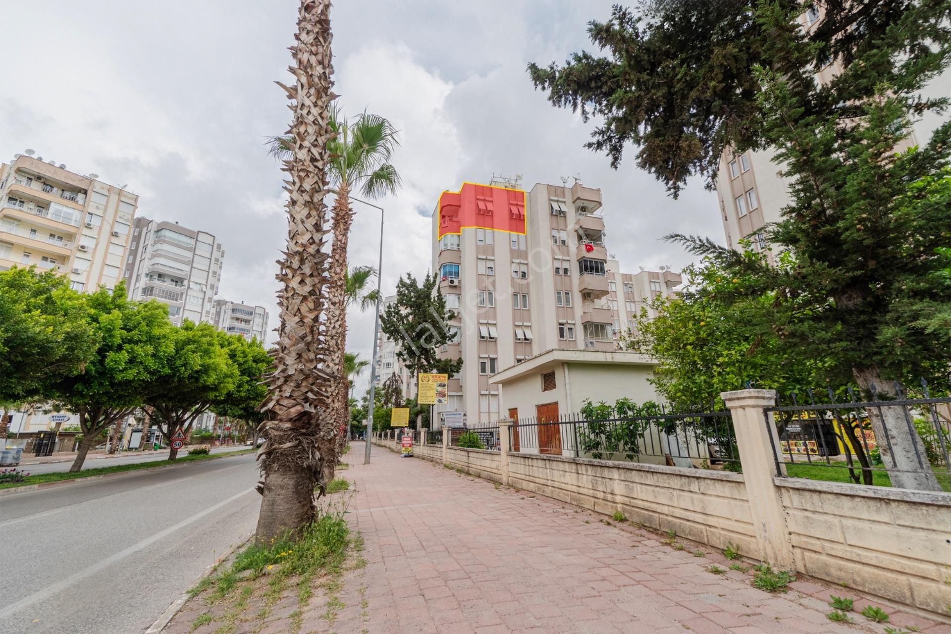 Uncalı Caddesinde Fırsat Yatırımlık Site İçi 3+1