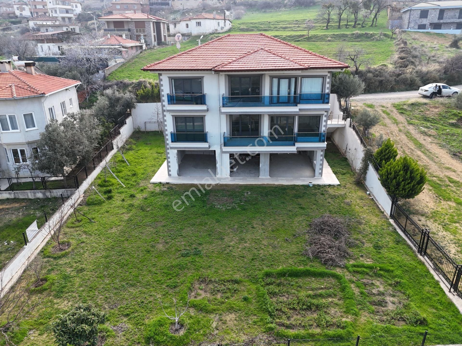 Burhaniye Taylıeli' De Arsa Fiyatına Her Katı Deniz Ve Doğa Manzaralı Bahçeli 3 Katlı Fırsat Villa