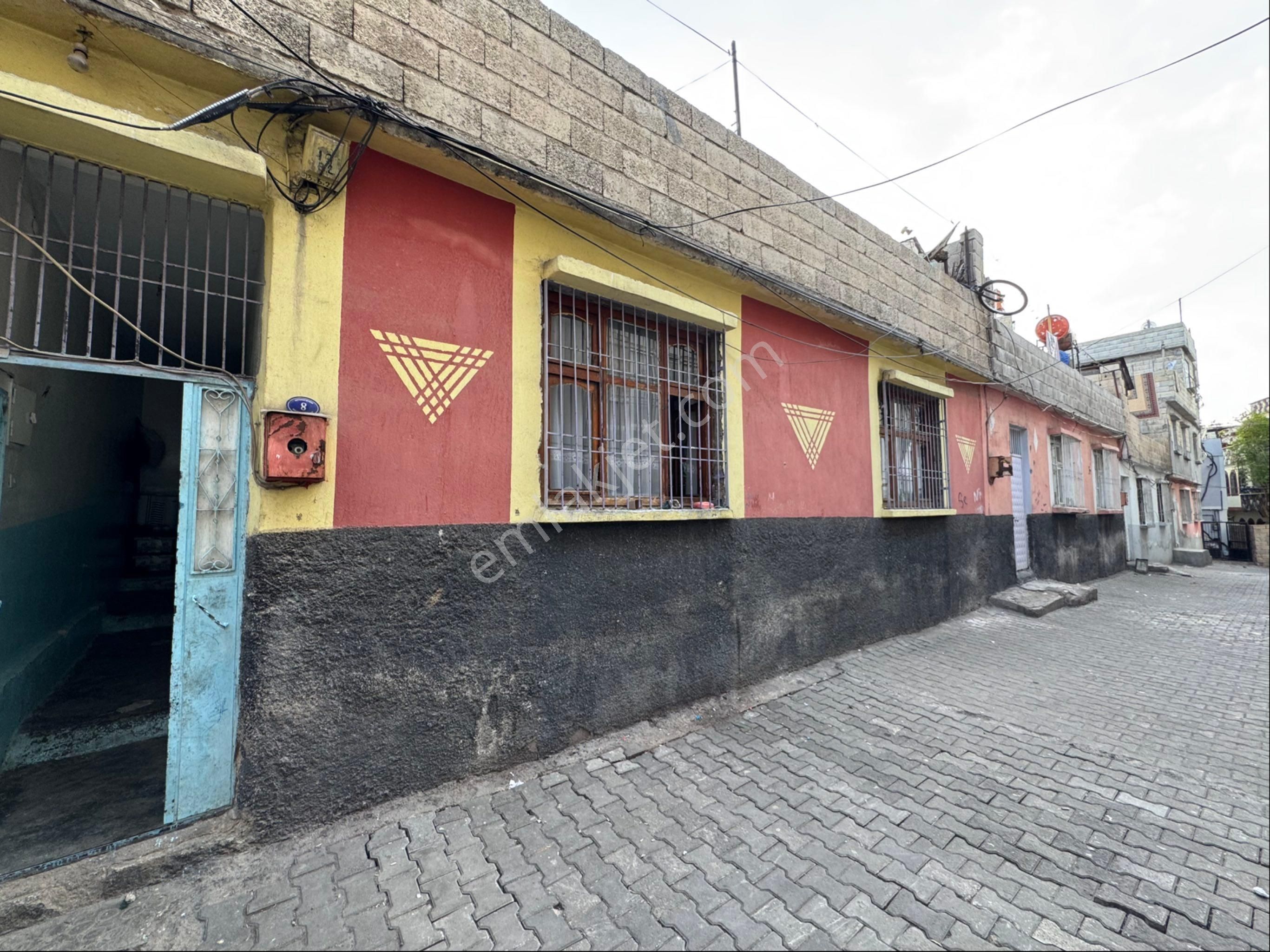 Fırat Mahallesi Tek Katlı İki Odalı Müstakil Ev