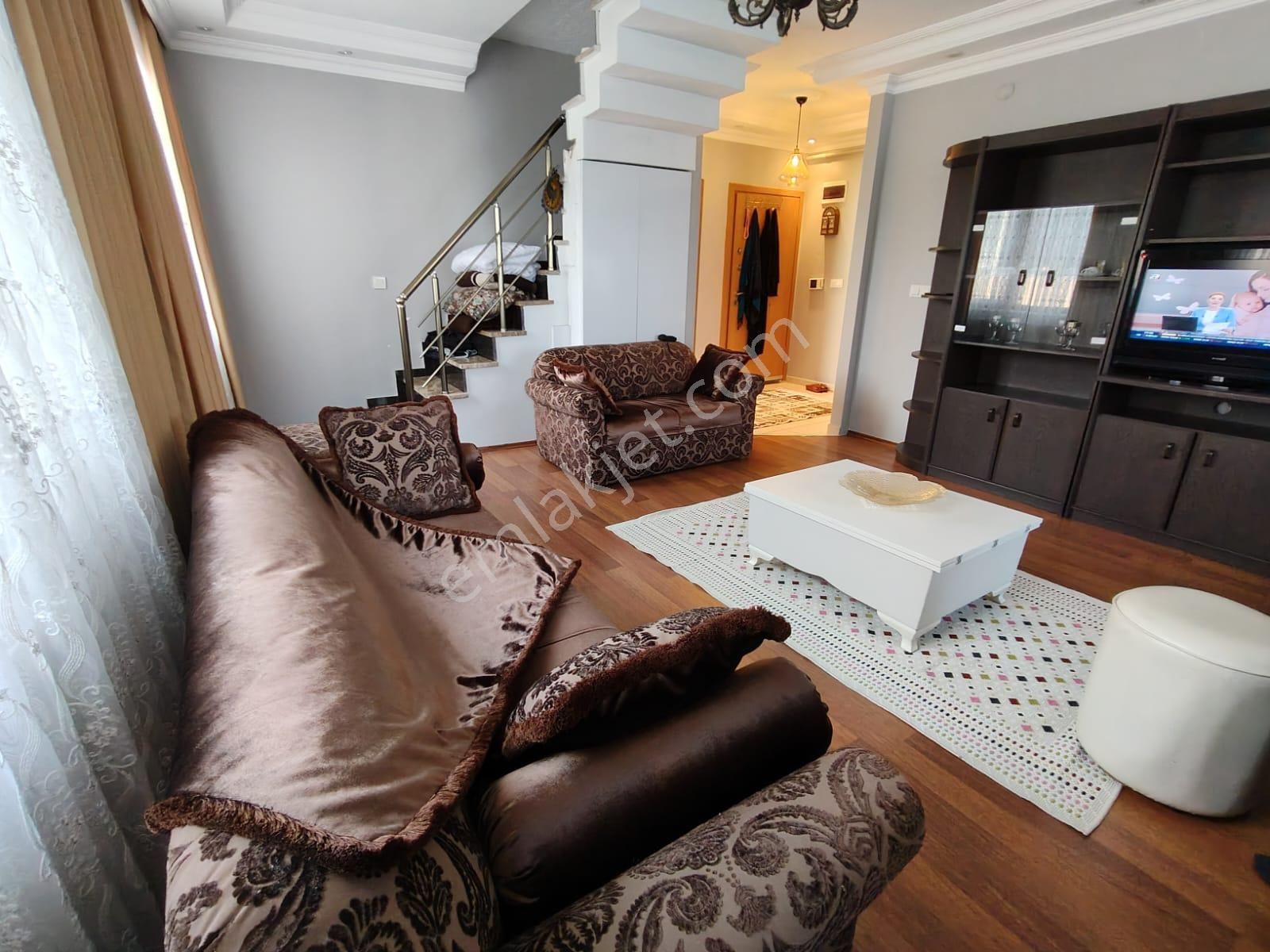 Esatpaşa Da Ana Caddeye Yürüme Mesafesinde 1+1 Eşyalı Daire