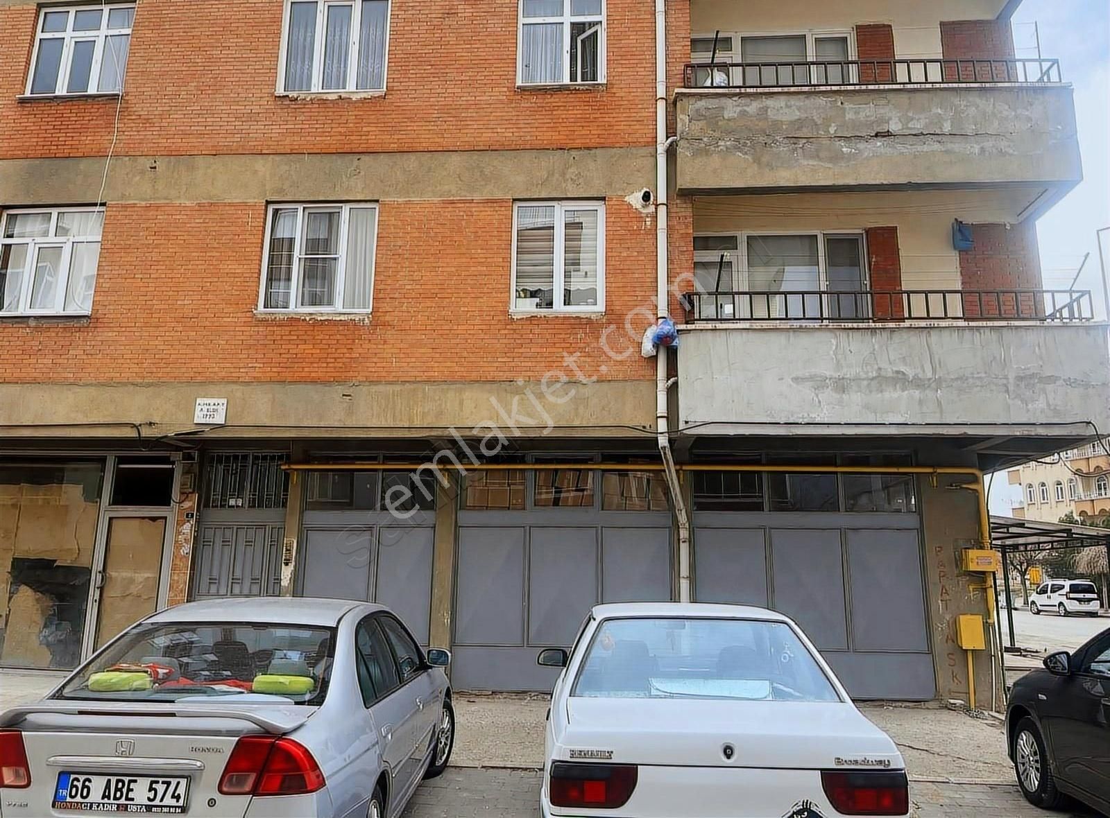 Yaman Lar Emlaktan Ayanoğlu Mahallesinde Bakımlı Daire