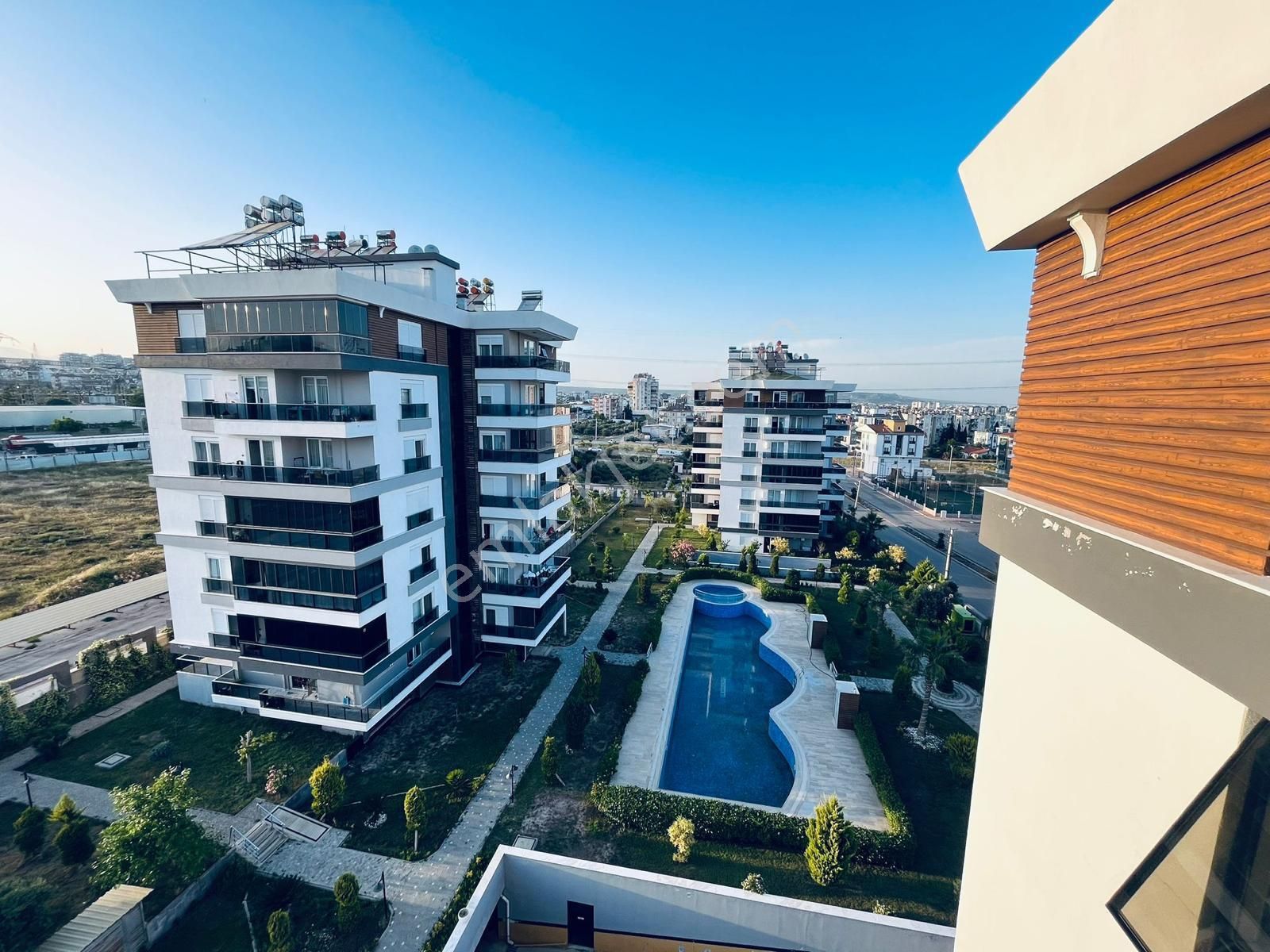 Antalya Merkez Tramvay Dibinde Modern Dizayn Ve Sosyal Yaşam İmkanı Sunan Satılık 2+1 Daire