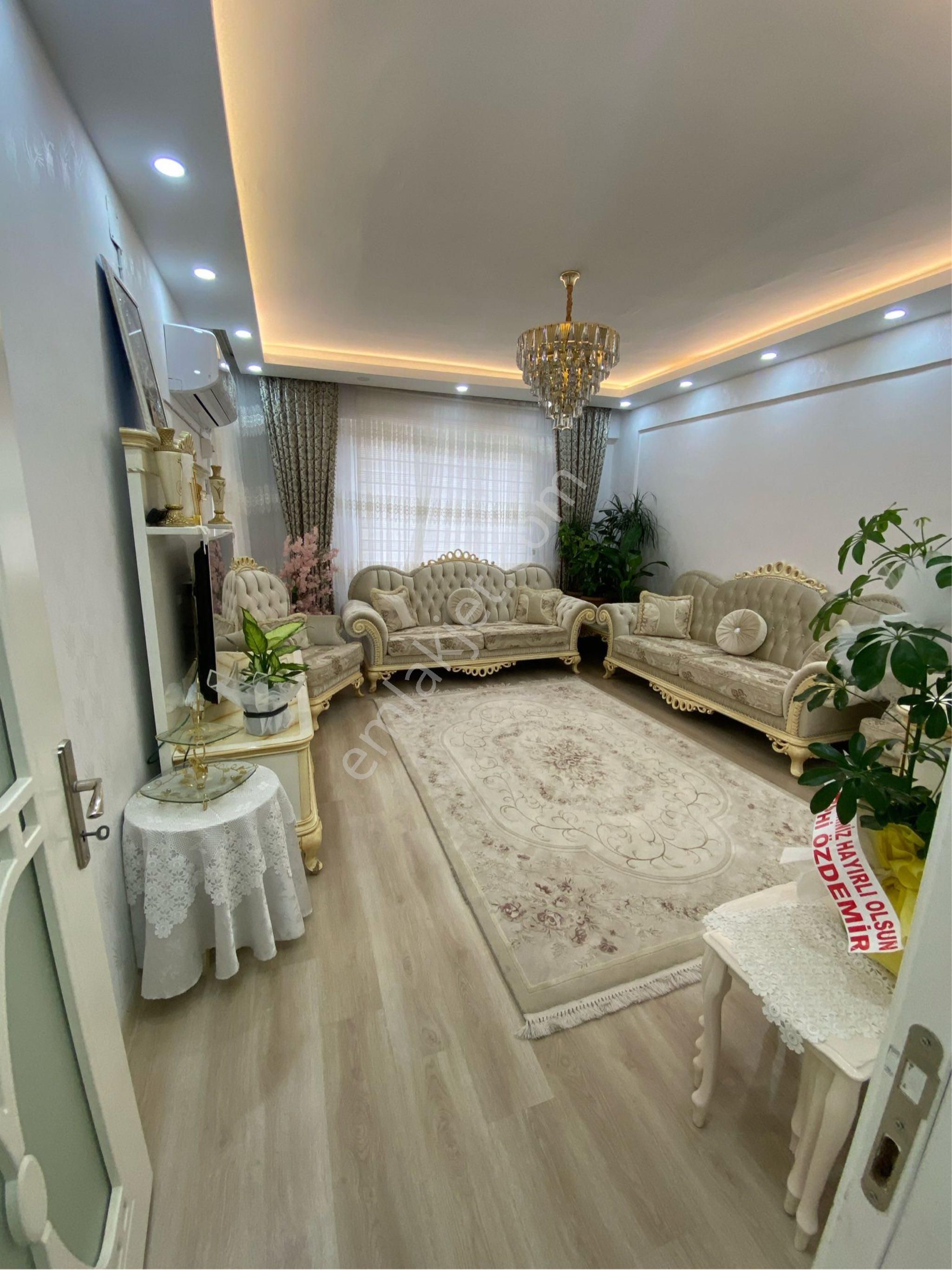 Taşlıca Malazgirt Mahallesi 📍çift Balkonlu Göbek Kat Daire