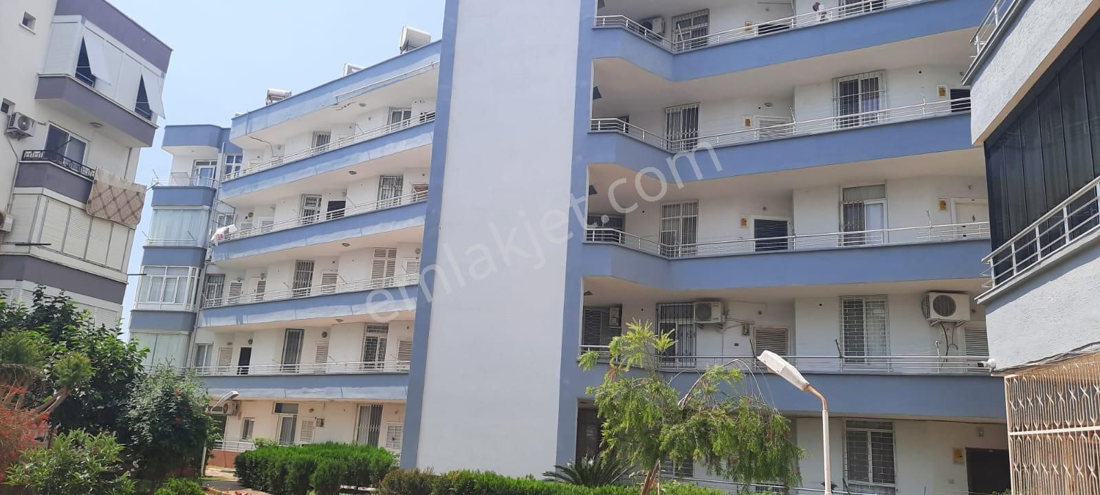 Mersin Erdemli Limonlu Denize Sıfır Tatil Sitesinde Satılık Eşyalı 1+1 Daire