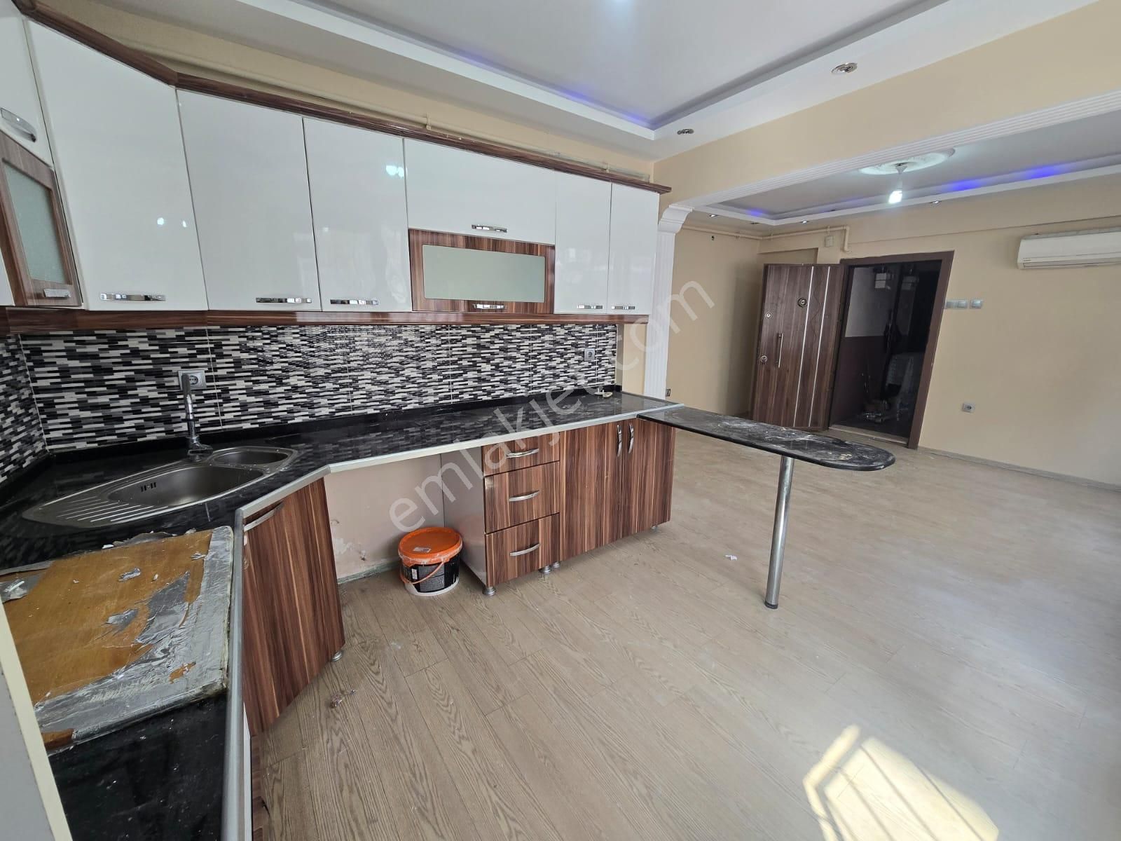 Balçovada Metro Yakını D.gazlı,klimalı Arakat Kiralık 3+1 Daire