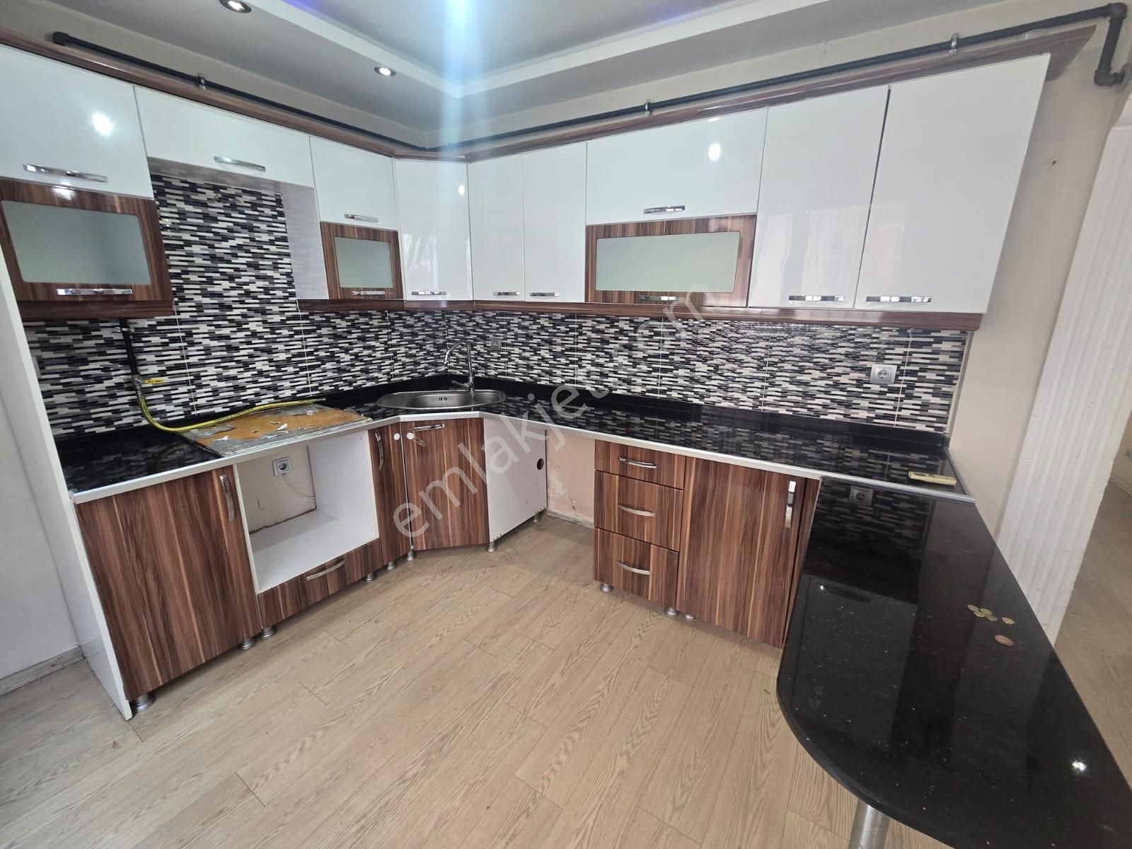 Balçovada Metro Yakını D.gazlı,klimalı Arakat Kiralık 3+1 Daire