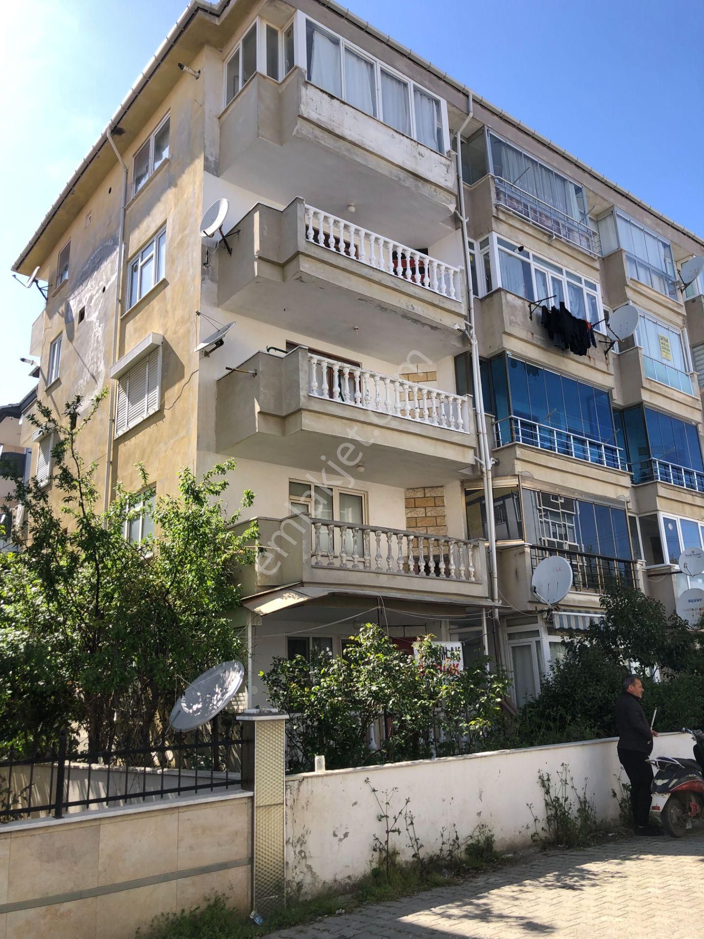Şarköy De Işık Emlaktan Cumhuriyet Mah De 2+1 75 M2 Daire