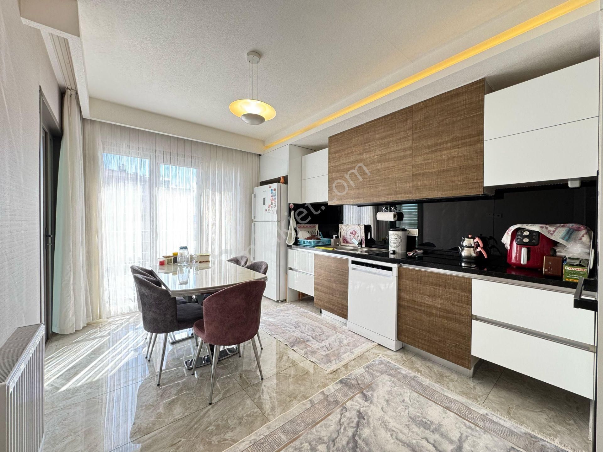 Beyoğlu'ndan Elit Sitede Şık Tasarımlı Full Yapılı Satılık 4+1