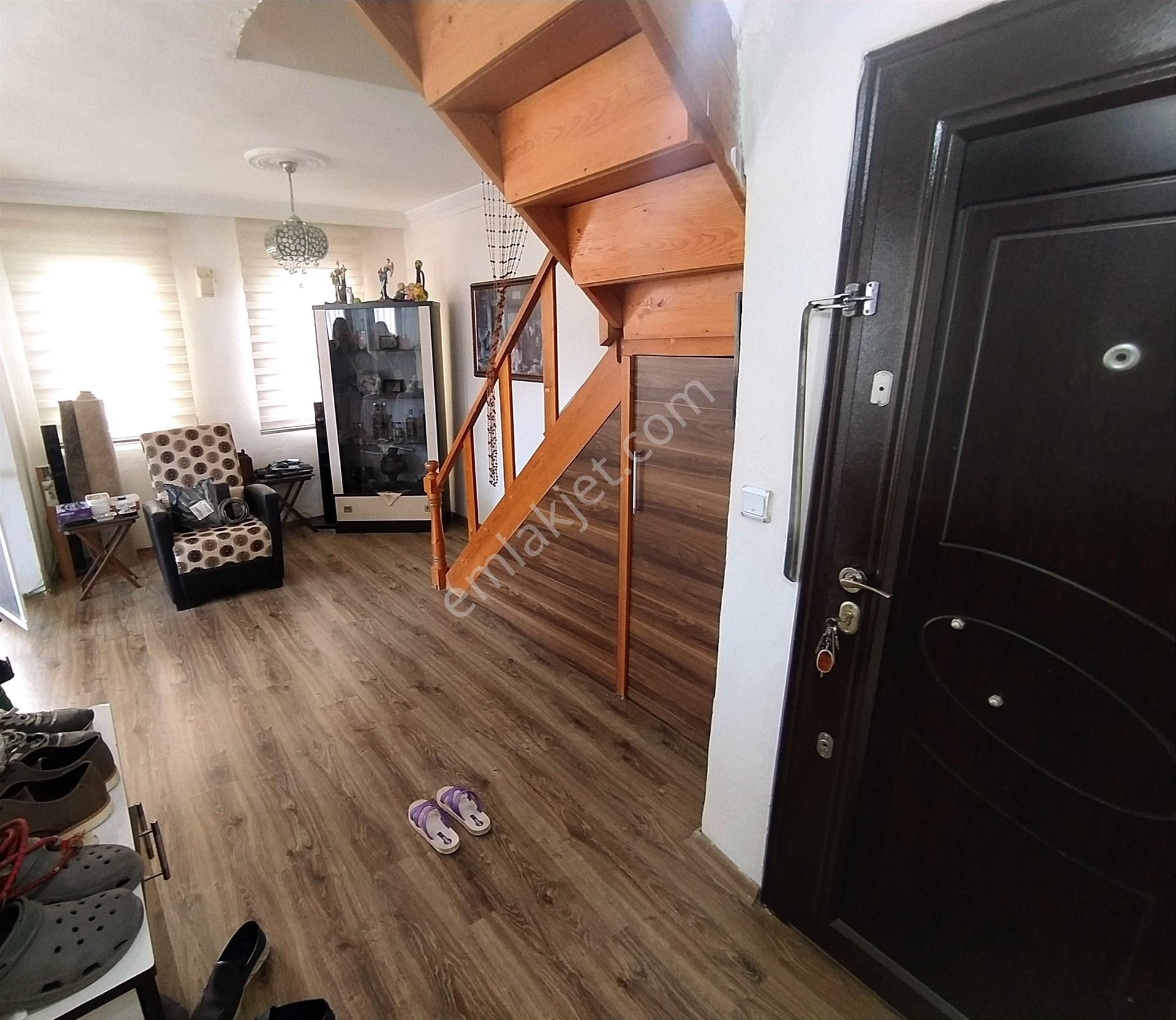Kuşadası Davutlar Merkezde Katta Satılık Dubleks Daire