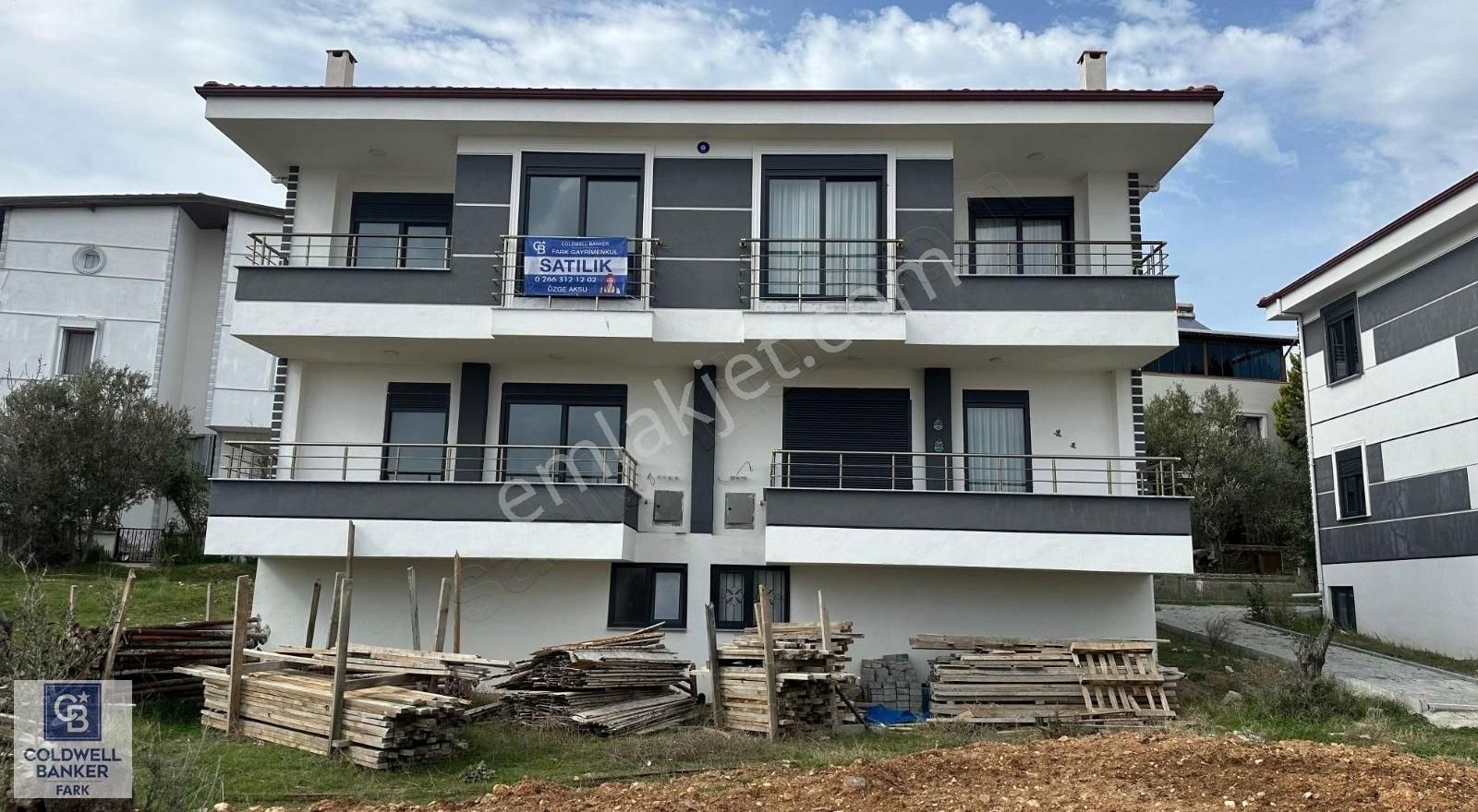 Ayvalık Sarımsaklı 6+1 Satılık Villa