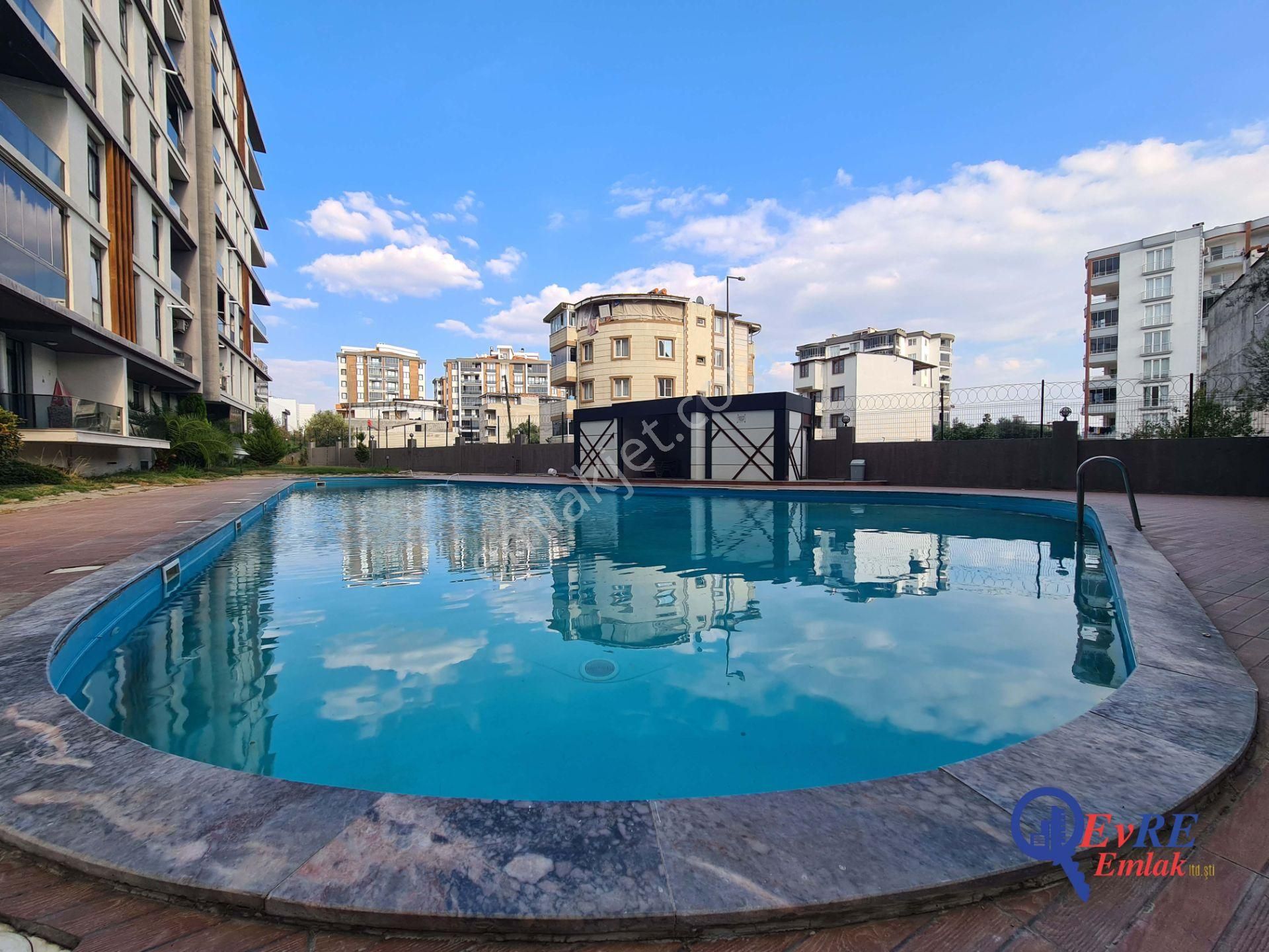 Evre Emlaktan Kadıköyde Havuzlu Site İçinde Kiralık 1+1 Bahçeli Daire