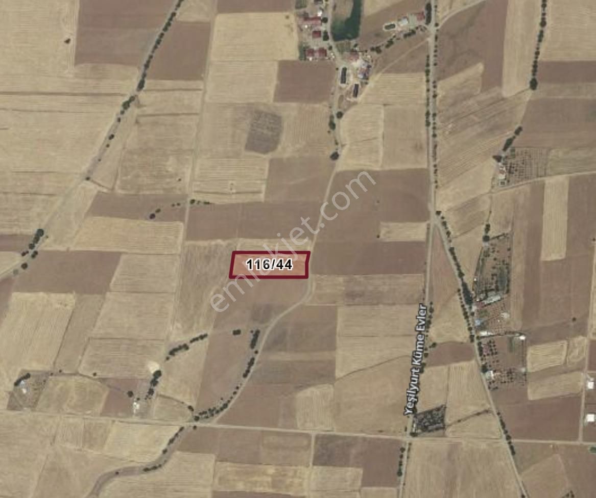 *nova* Gözebaşı/kinederiç' Te Güzel Konumlu Satılık Tarla