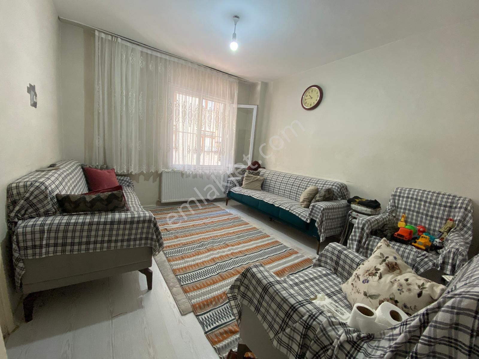 Acill Satılık Esenler Davutpaşa Mahallesinde /2+1/ 80m2/1.kat