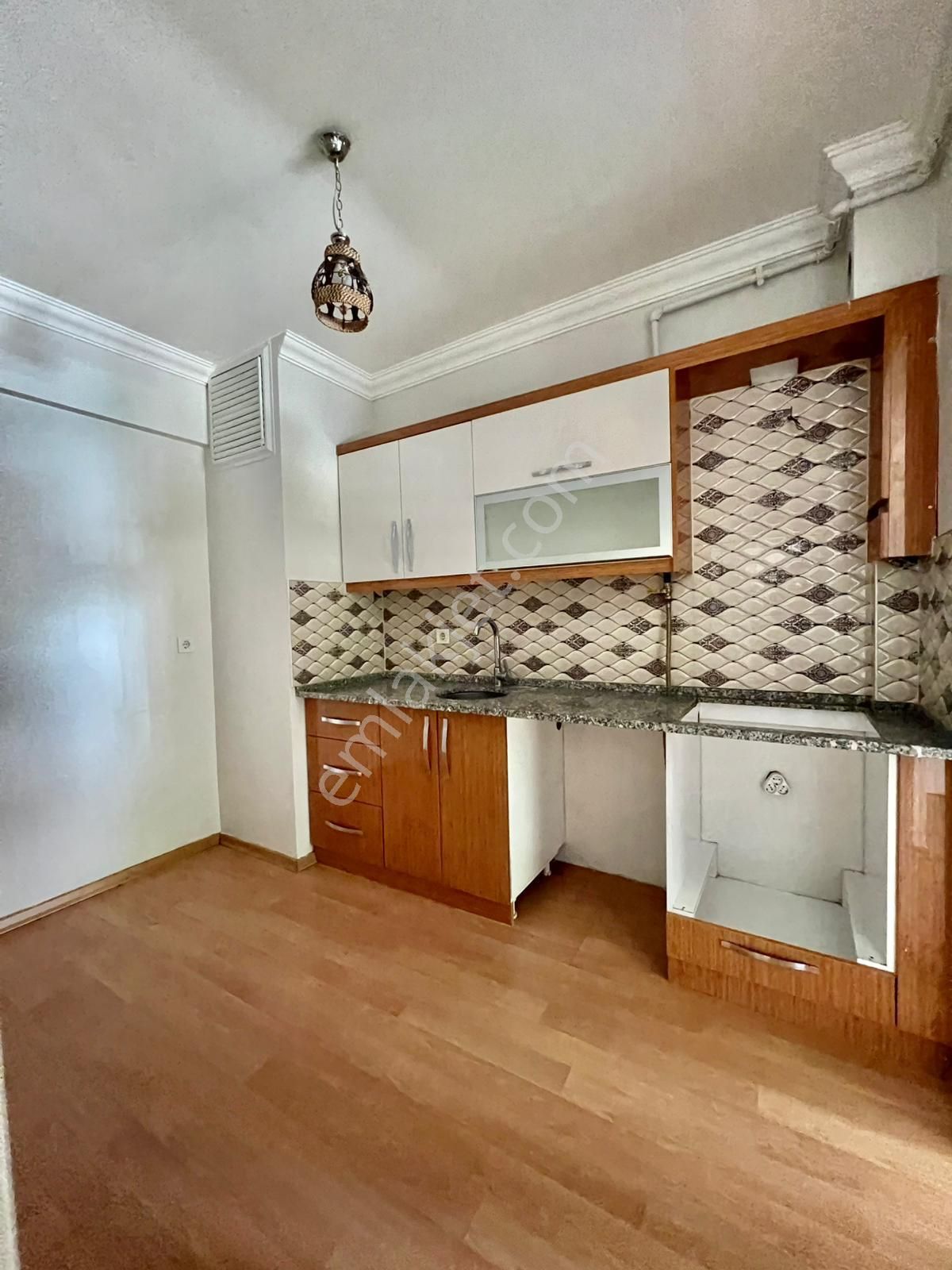🏡muradiye Mahallesi 🏡 ✅2+1 75 M2 5 Katlının Zemin Katı ❇️ Açık Mutfak