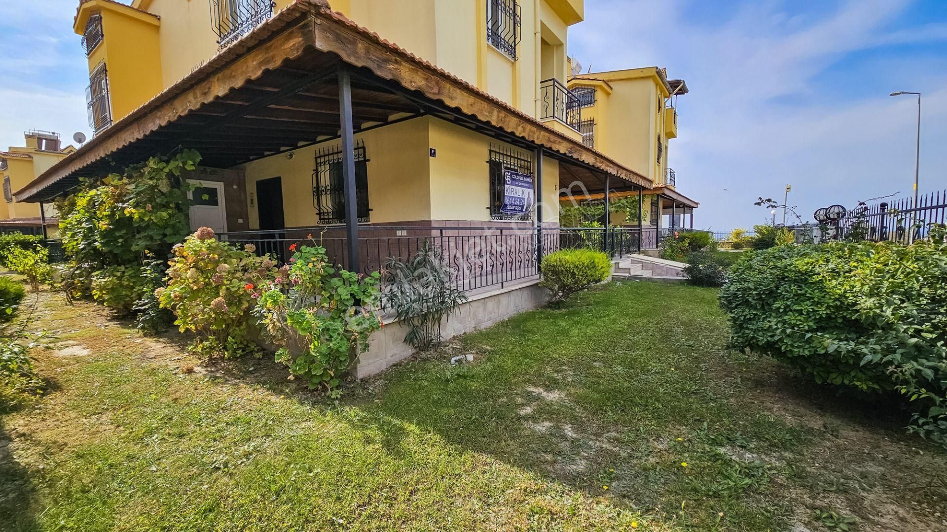 Kuşadası Karaova Havuzlu Sitede Eşyasız Kiralık Villa