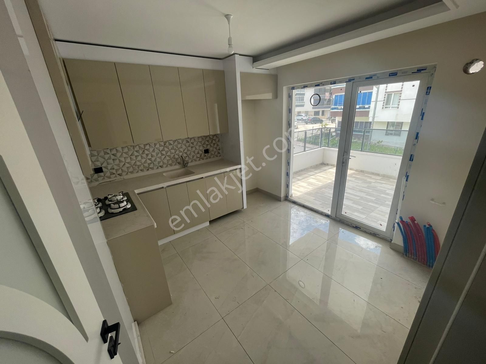 Yenikent Fevzi Çakmak Mahallesi 3+1 Katta Bağımsız Asansörlü Ful+full Yapılı Sıfır Daire