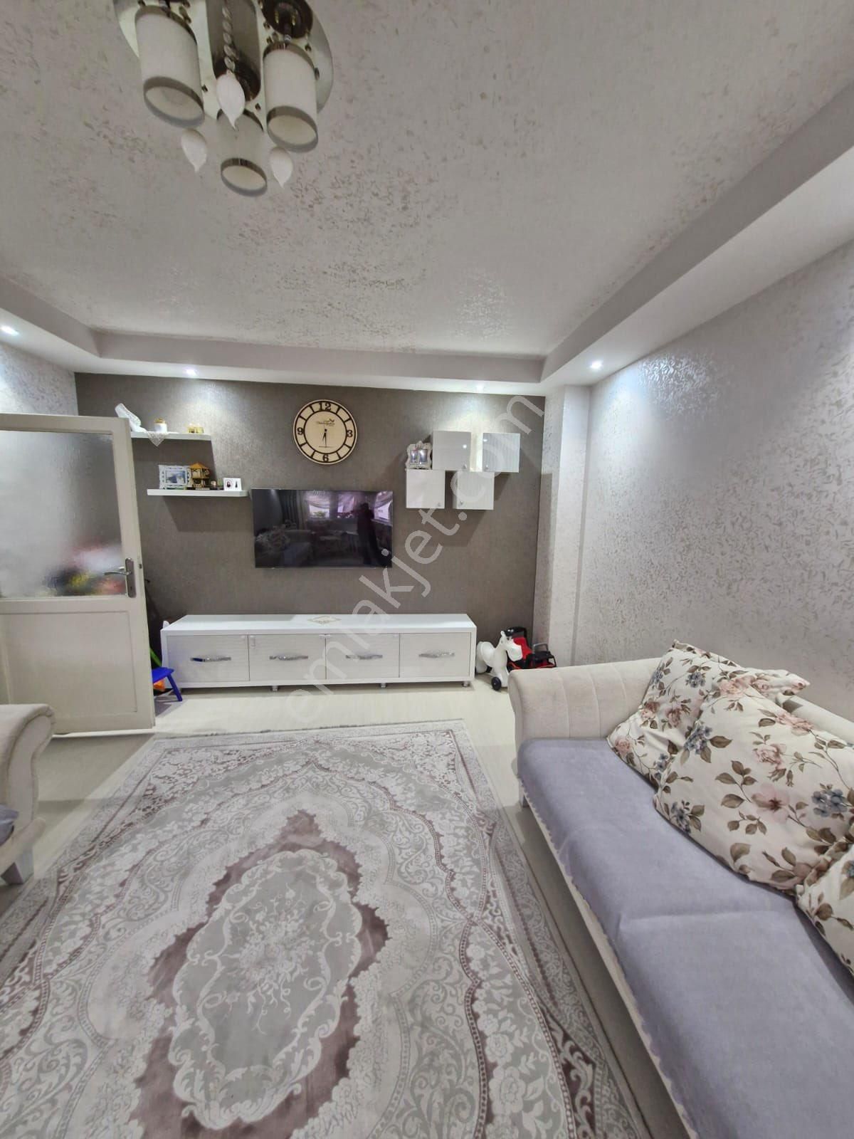 Karaman Salı Pazarı Yakını Çift Balkonlu Daire