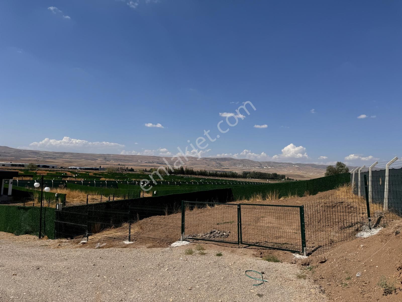 Temelli Yaşamköy Dostlar Sitesinde Satılık 300m2 Hobi Bahçesi