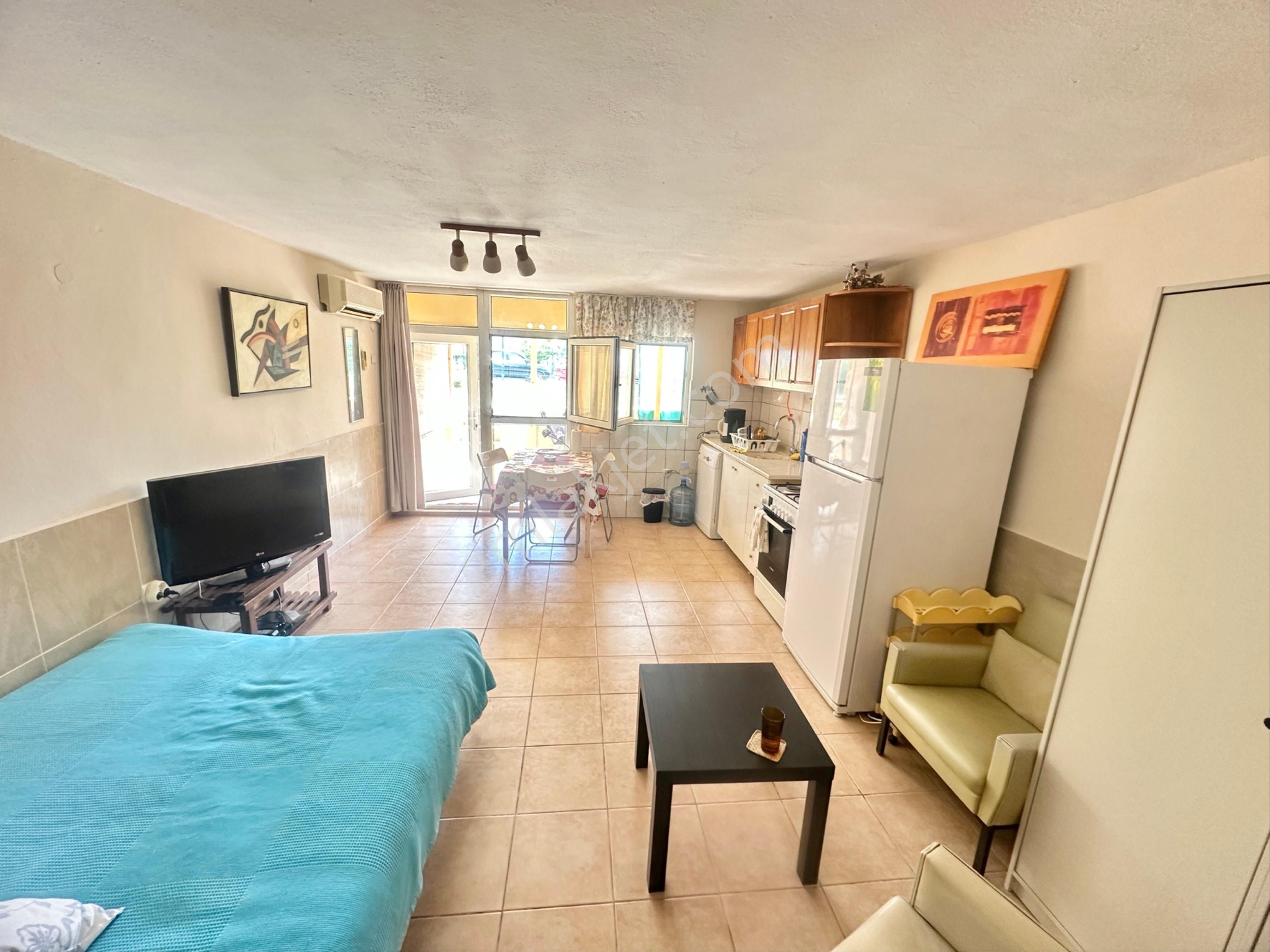 Lara Denize 40 M Özel Plajlı Güvenlikli Site Kiralık Eşyalı 1+0 Altı Ay Uygun