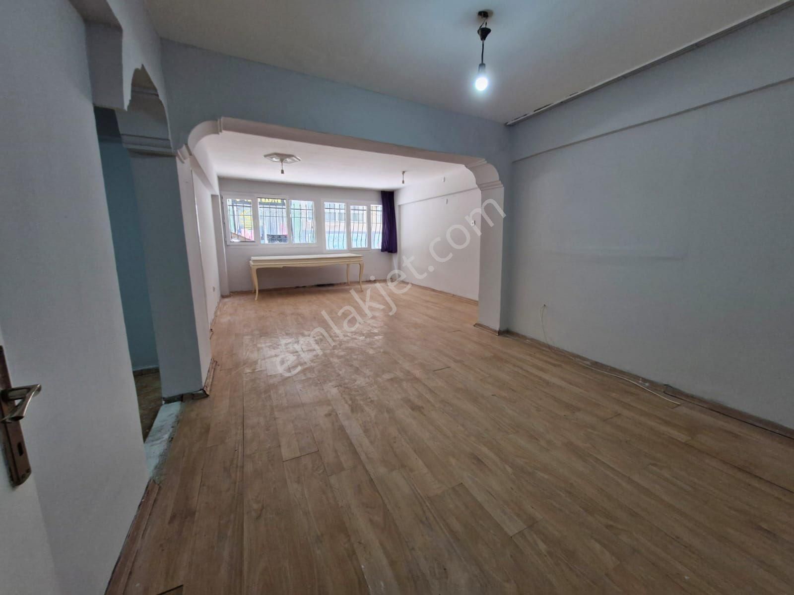 Üçyol Meydan Yakınında 2+1 90m2 Y.giriş Daire