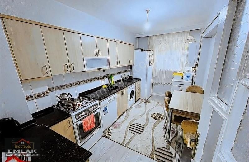 İkra Emlak'dan Avcılar Dolmuş Otobüs Güzergahında Kot 1 De 3+1