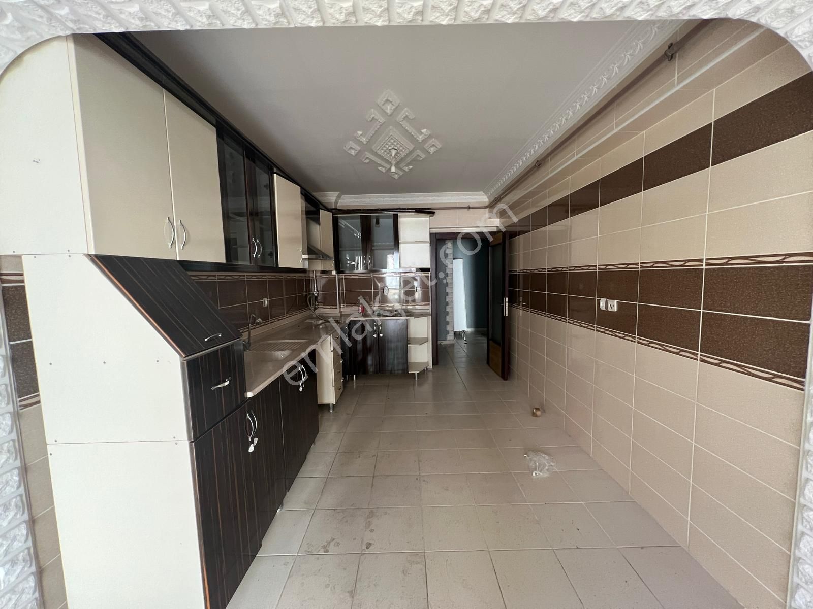 Relax'tan Yozgat Bul.kenarı Asansörlü Orta Kat Büyük Mutfak 3+1